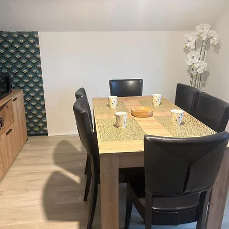 Hébergement de vacances Chaleureux Au 2ème étage Avec Piscine Chauffée Proche Du Zoo - Fr-1-410-483 *