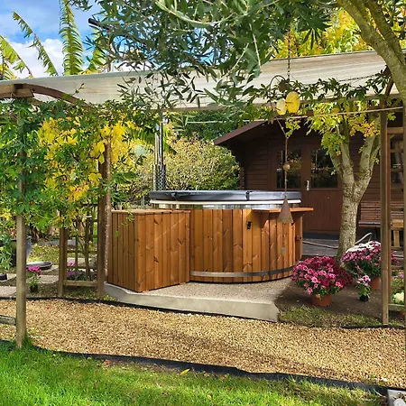 Chaleureux Pour 4 Pers Avec Piscine Chauffee Et Bien-etre - Fr-1-410-483