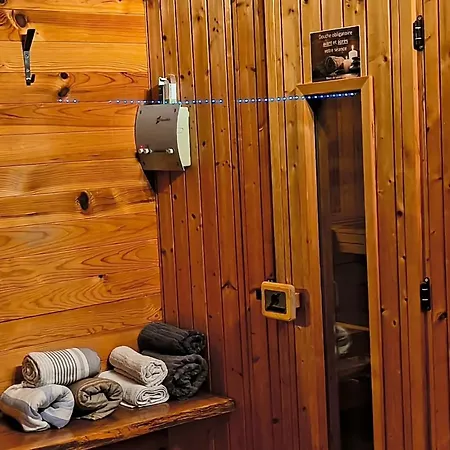 Chaleureux Pour 4 Pers Avec Piscine Chauffee Et Bien-etre - Fr-1-410-483 *